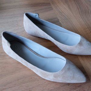 New in Box | Tory Burch Elizabeth suede flats US size 1O